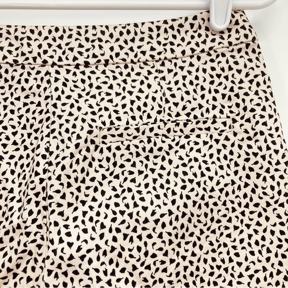 ❤️‍🔥 (5/20) H&M Women's Feather Print Shorts Size 4 - Picture 5 of 6